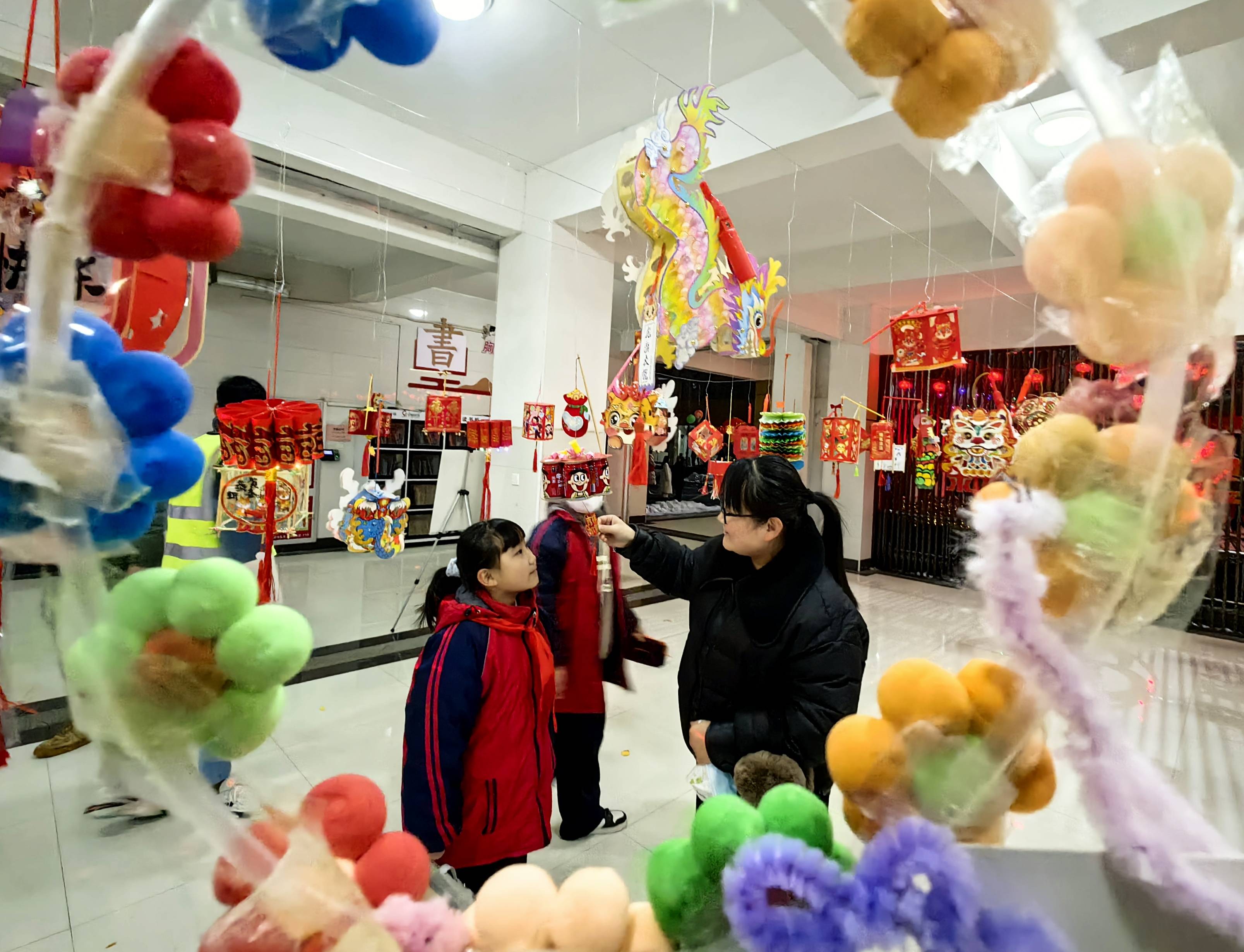 菏泽牡丹区润泽小学举办首届学生花灯展