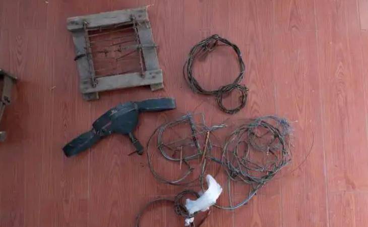 捕兽夹第二天天微微亮,陈耆芳便与2个儿子背上猎具和行囊一头扎进了