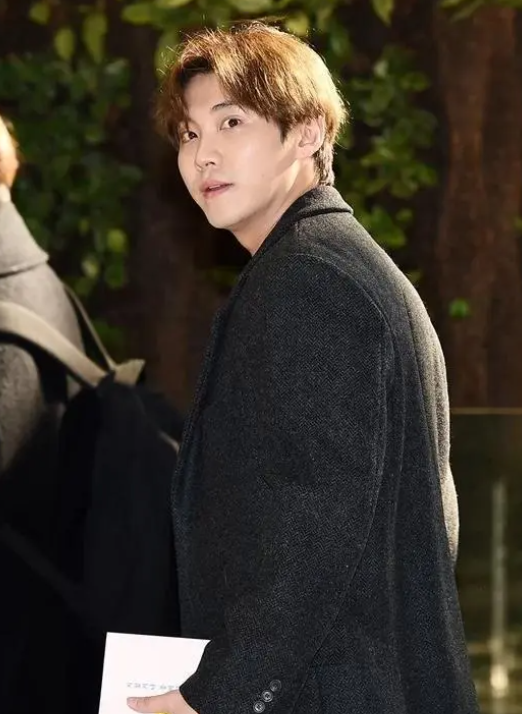 「为妻引退」婚后住美国,ftisland前成员宋承炫爆6月结婚!