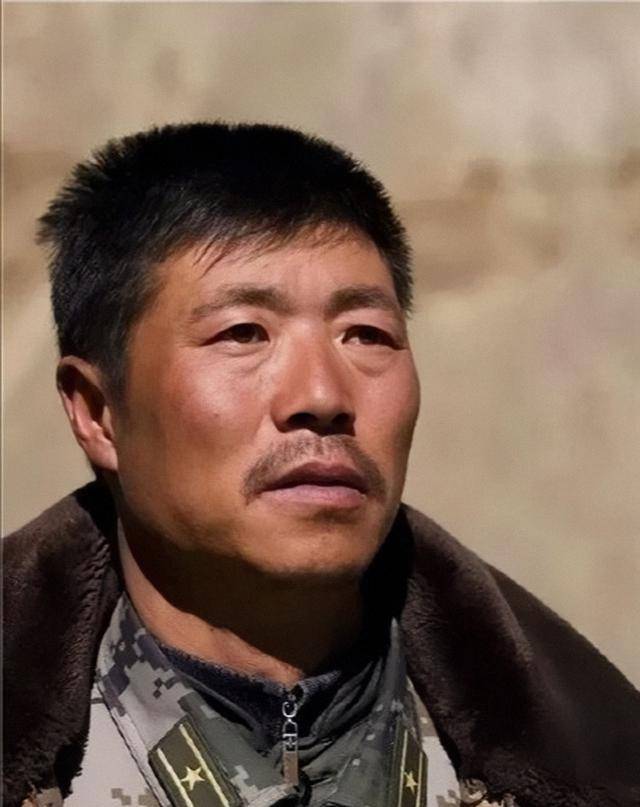 英雄团长祁发宝,所在军区"走马换将",又是位"狠人"_将军_年章_战功