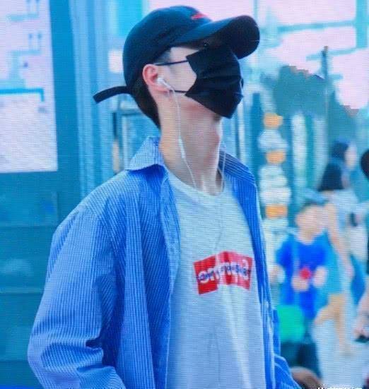 22岁的王一博为了拉风,在裤子上加了5个回形针,效果真是一绝_活动