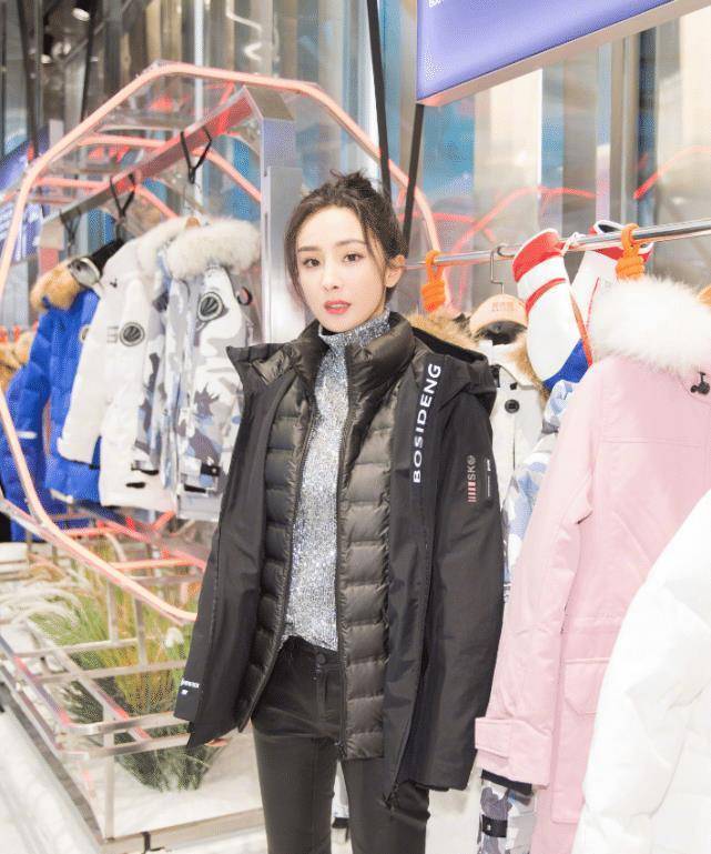 即使如今已经34岁了,但是她依旧充满少女感,是不少小鲜肉都很喜欢的女