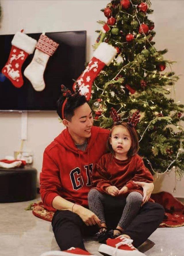 用现代医学技术让自己选择了跳过结婚,在美国某个先进的精子库里,选中