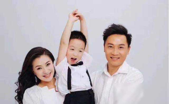 王丽达:嫁给了妈妈的偶像,结婚11年生一子,幸福圆满_汤子星_生活_音乐