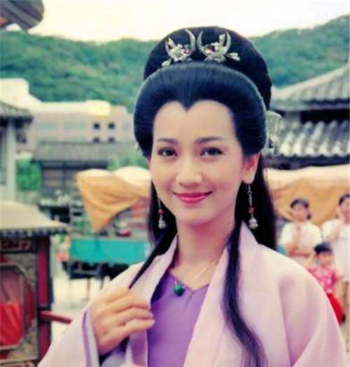 是吴越钱弘俶为了供奉佛螺髻发舍利建造的.