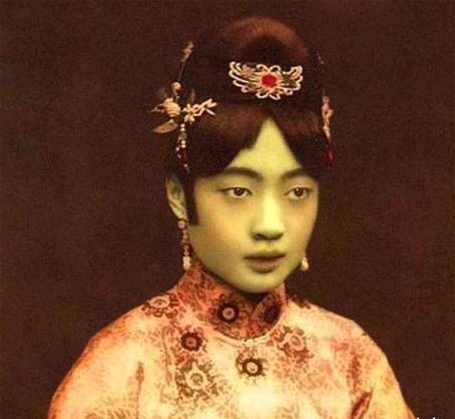 70多年前,李家兄弟对婉容皇后"特殊照顾",兄弟二人