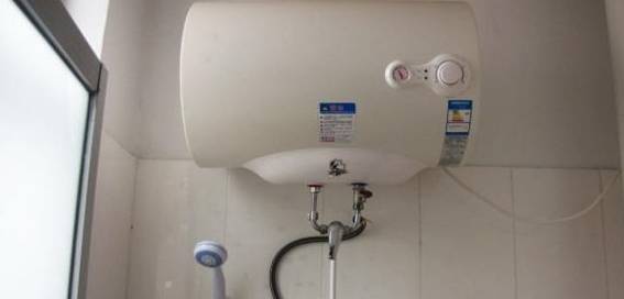 以前在没有热水器的年代,每次想洗个热水澡都得用柴火烧水,一烧就是好