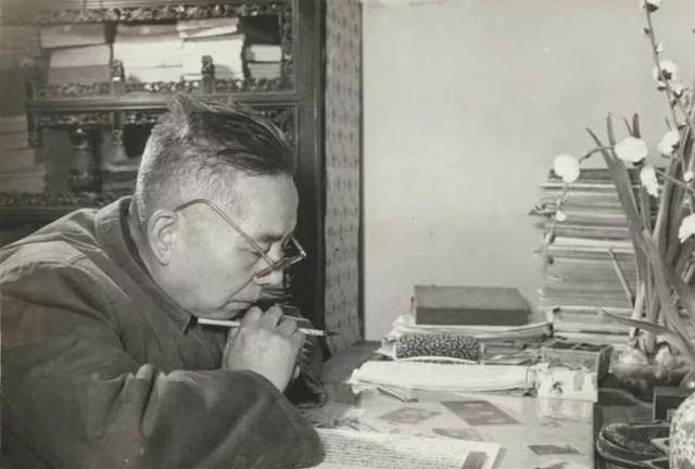 张恨水:年幼丧父寒窗苦,颠沛流离终成名,三起三落