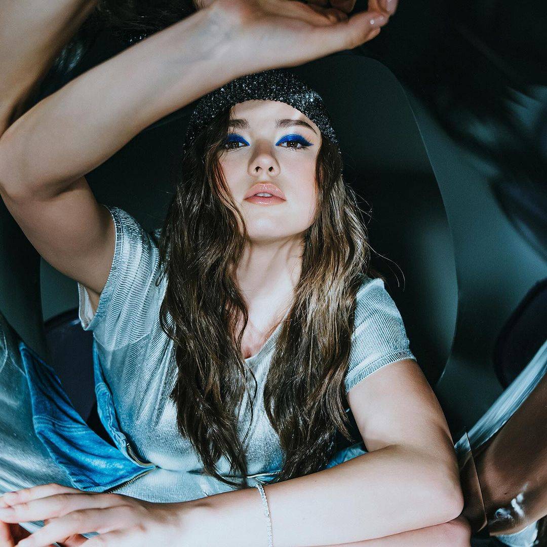 瓦利耶娃提出的另一种解释是,她可能用了她祖父用来溶解药物的玻璃杯