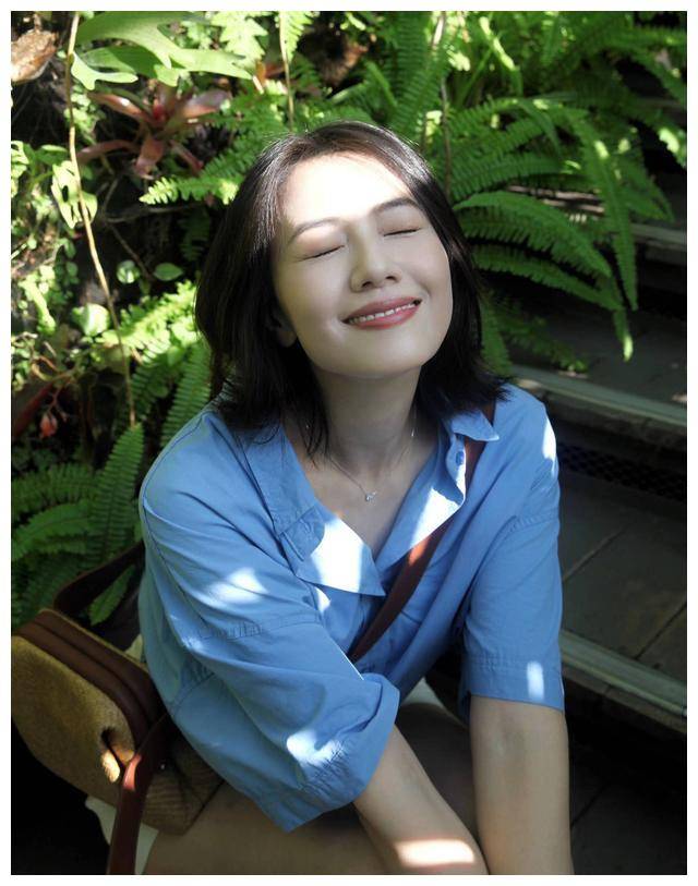 高圆圆带女儿逛公园,神秘武装拒绝合影,网友偶遇._台北_一面_孩子