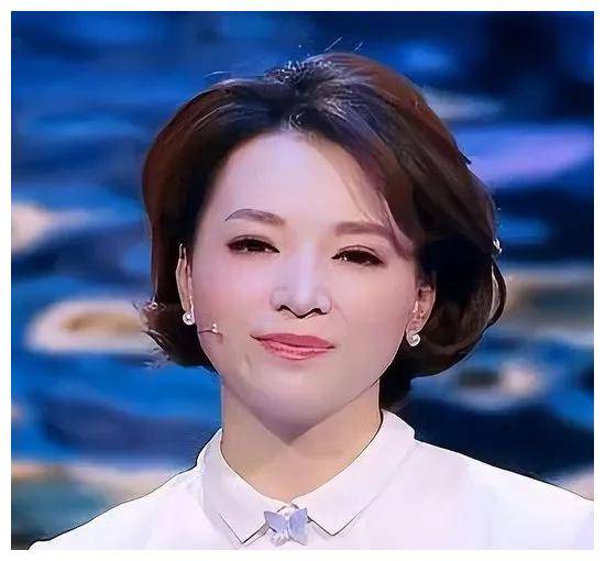 猜猜她是谁,非凡成就,多面才女,点赞评论!_董卿_观众_身份