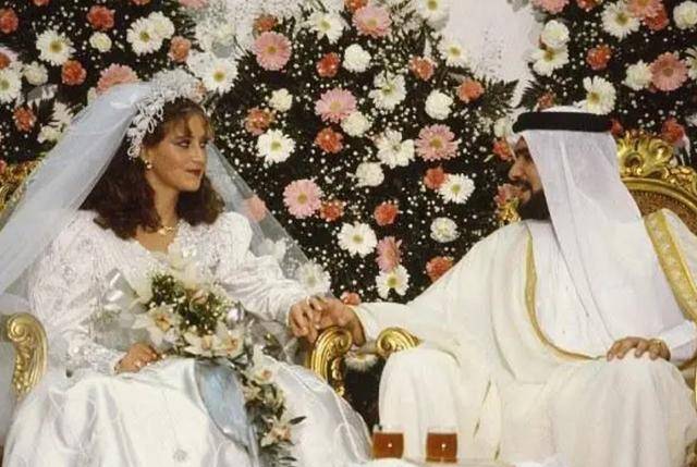 2018年,68岁沙特王子为娶25岁娇妻,豪掷3.