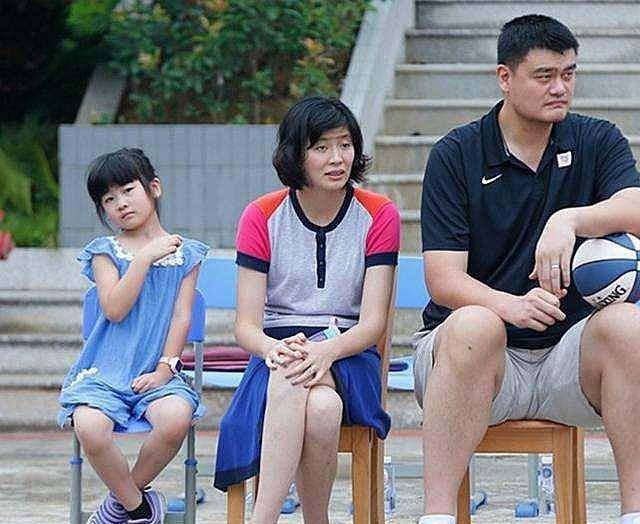 姚明妻子叶莉近况:退役后为丈夫理财,11岁女儿身高到爸爸胸口_nba