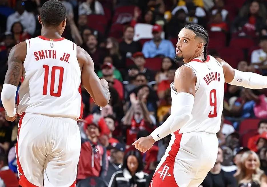 nba火箭官方点评:阿门汤普森过去五场场均15 10证明出色防守天赋!