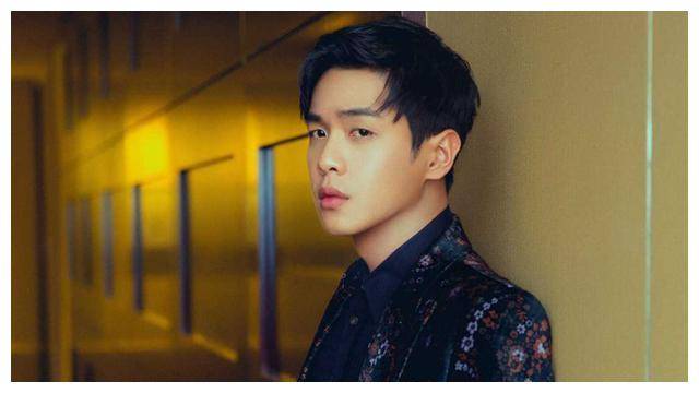 张若昀:后妈比他小5岁,1.