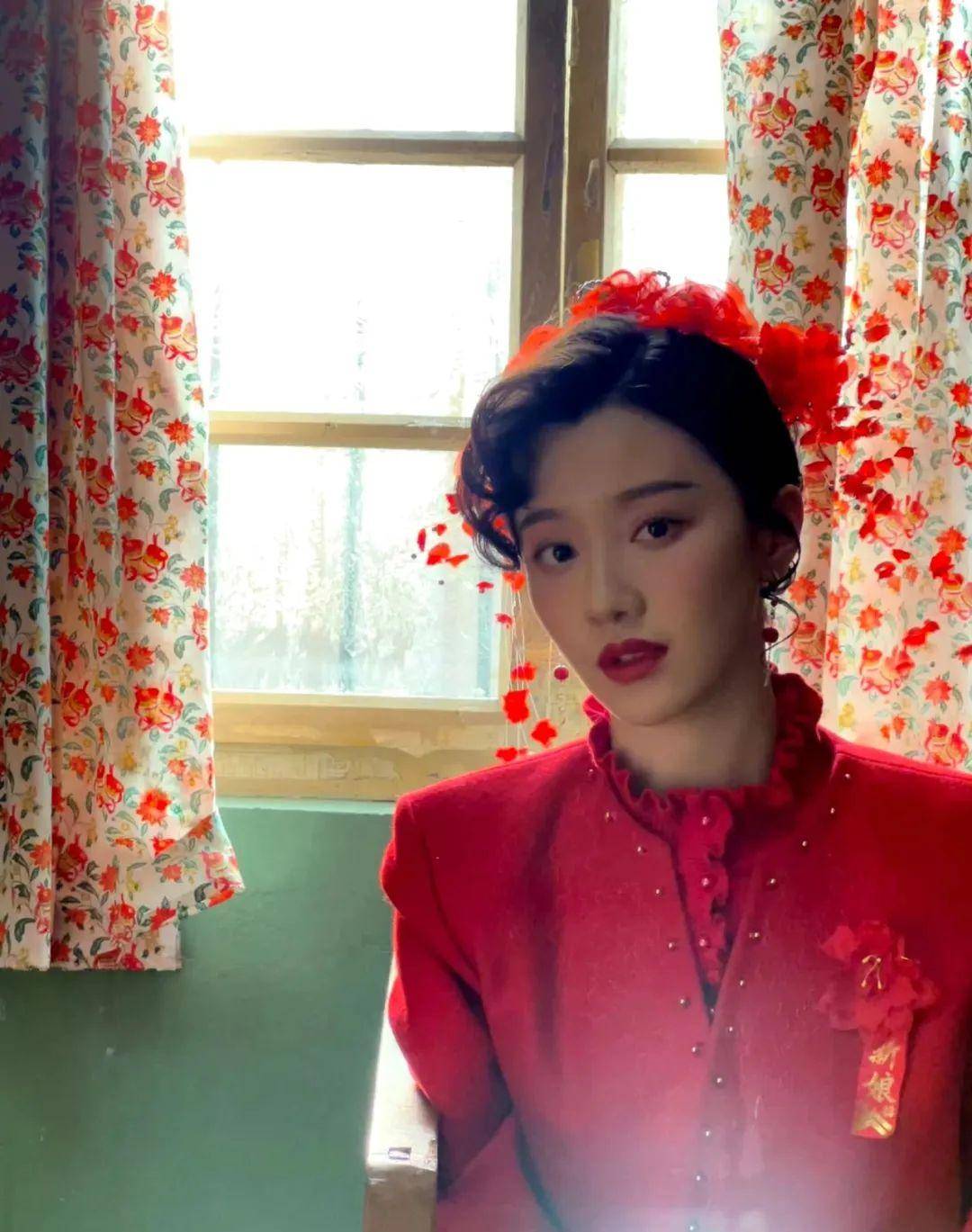 南来北往:金晨王鹤润汤梦佳穿新娘装谁更美?