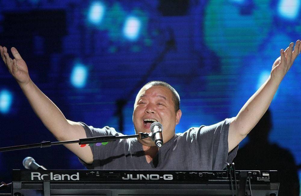 6位90年代爆火的男歌手:有人被砍,有人早逝,有人成"活佛"_郑智化