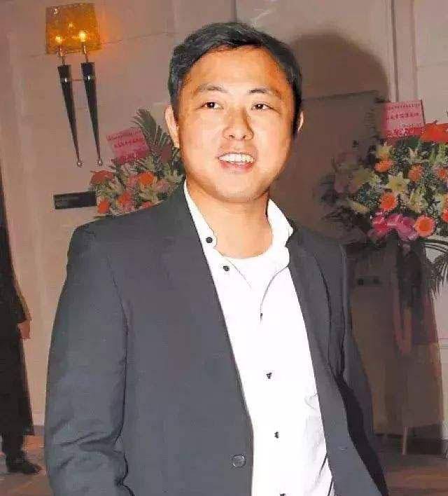 小伙闯荡澳门成富豪:女星倒贴,到美国开赌场,富豪亲自上门送钱_纪晓波