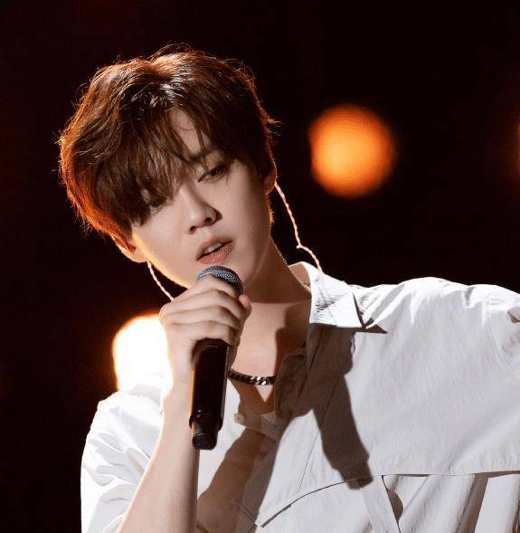 录制节目不能"露纹身",看到鹿晗的处理方式,女粉:情商太高了_因为