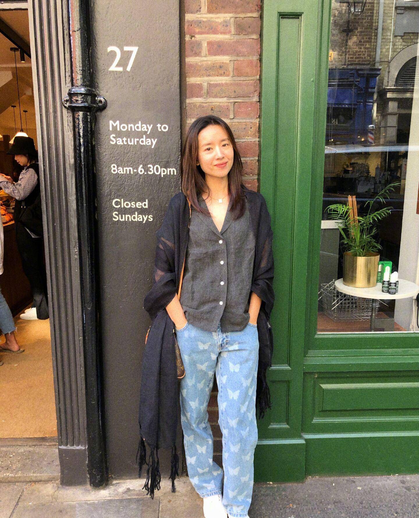 厚底高跟鞋搭配红色丝袜,一身红色上演非主流_时尚_时候_关键