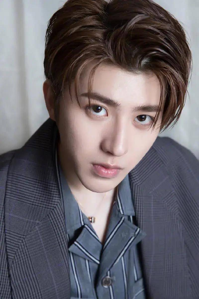 公认黑粉最多的6位明星,人设崩塌德不配位,个个都是自作自受_那英