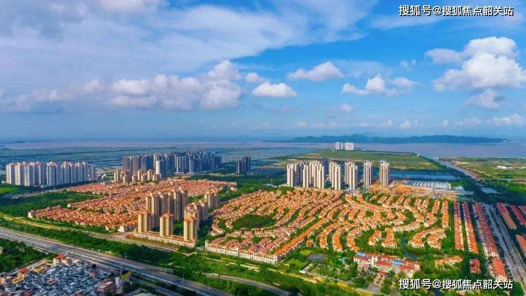 居于此,推窗即是湖景或海景,一片怡人的原生态景象.