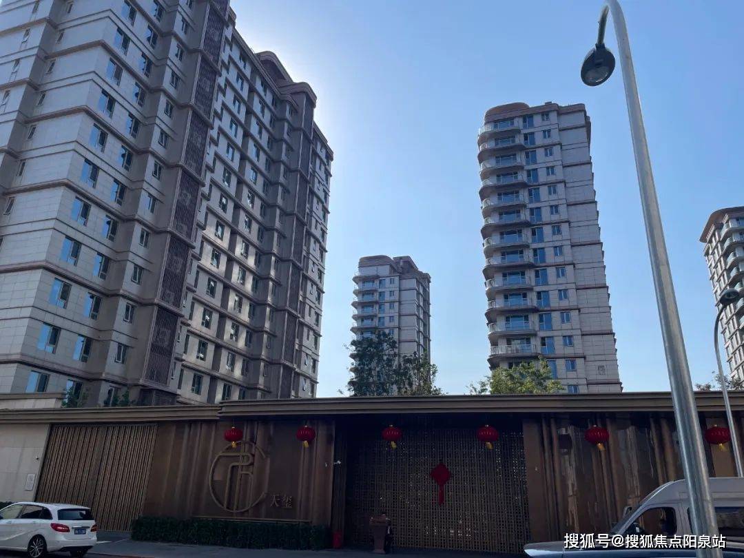 天玺再往西有三个小区,分别是共有产权房金裕雅苑,限竞房长安云锦和纯