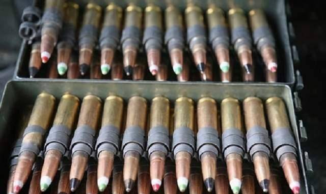 如果90°笔直向天上开枪,站立不动,子弹会掉下来砸到自己吗?