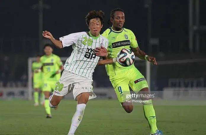 现代型的后卫球员-高准翼_的足球_青训_比赛