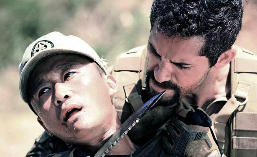 知名乐队主唱,却被吴京骗去演《战狼》的大反派_周晓鸥_电影_角色