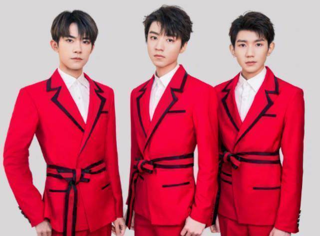 当tfboys被暗示发自拍时,三人"神同步"笑喷网友,太默契了_王俊凯_王源