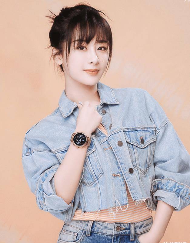 杨紫第一次将"刘海"掀起来,与以往判若两人,只是这脸未免太圆了_时候