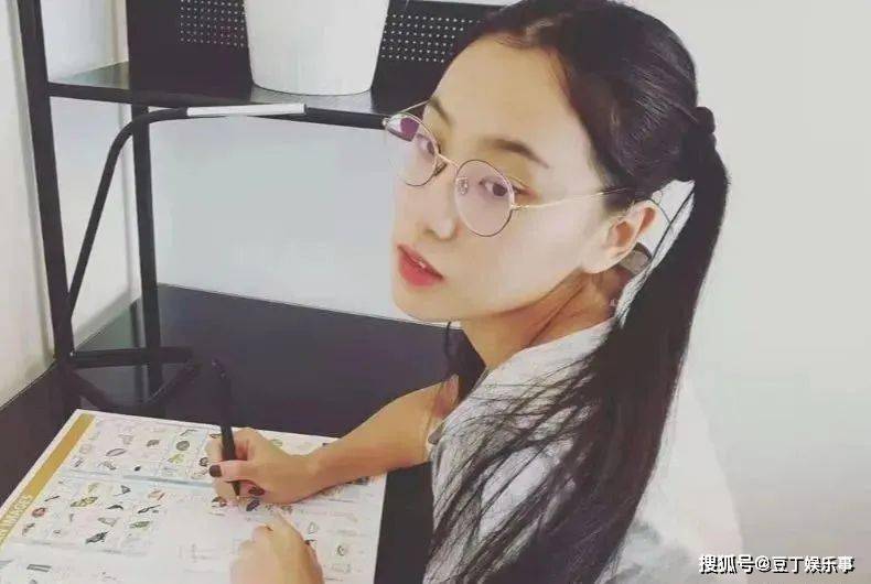 网红刘玥喜欢大尺寸,专门和白人黑人拍视频,成为无数宅男幻想_中国