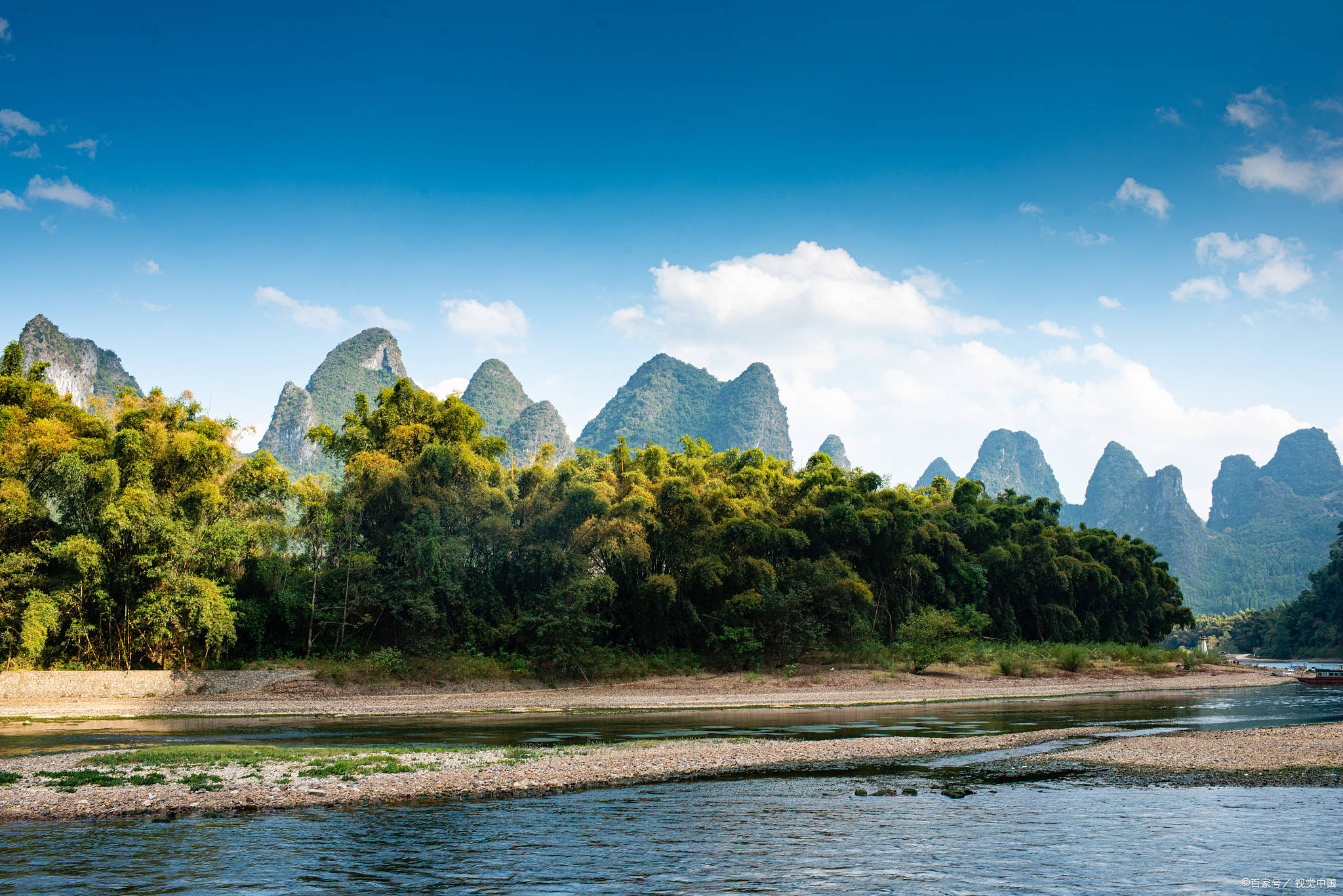 十二月底带家人一起去的桂林,当时总共玩了五天时间,找的是朋友介绍的