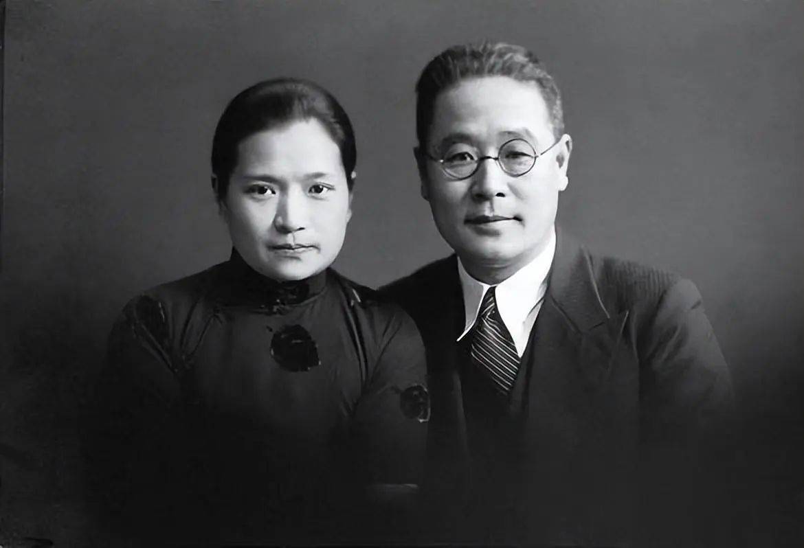 周小燕的丈夫是著名编剧,导演张骏祥,他执导了《鸡毛信》《翠岗红旗》