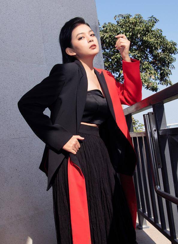 谈莉娜蹭热度却遭遇!