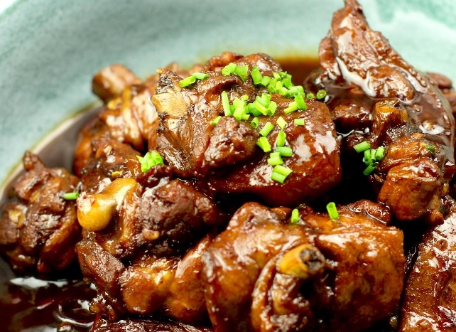 啤酒的香气和鸭肉完美融合,非常的好吃下饭