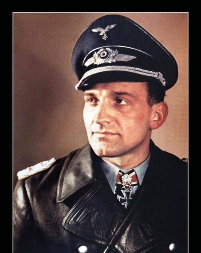 然而,鲁德尔依然开着斯卡图轰炸机驰骋在战场上,不断的对盟军发起进攻