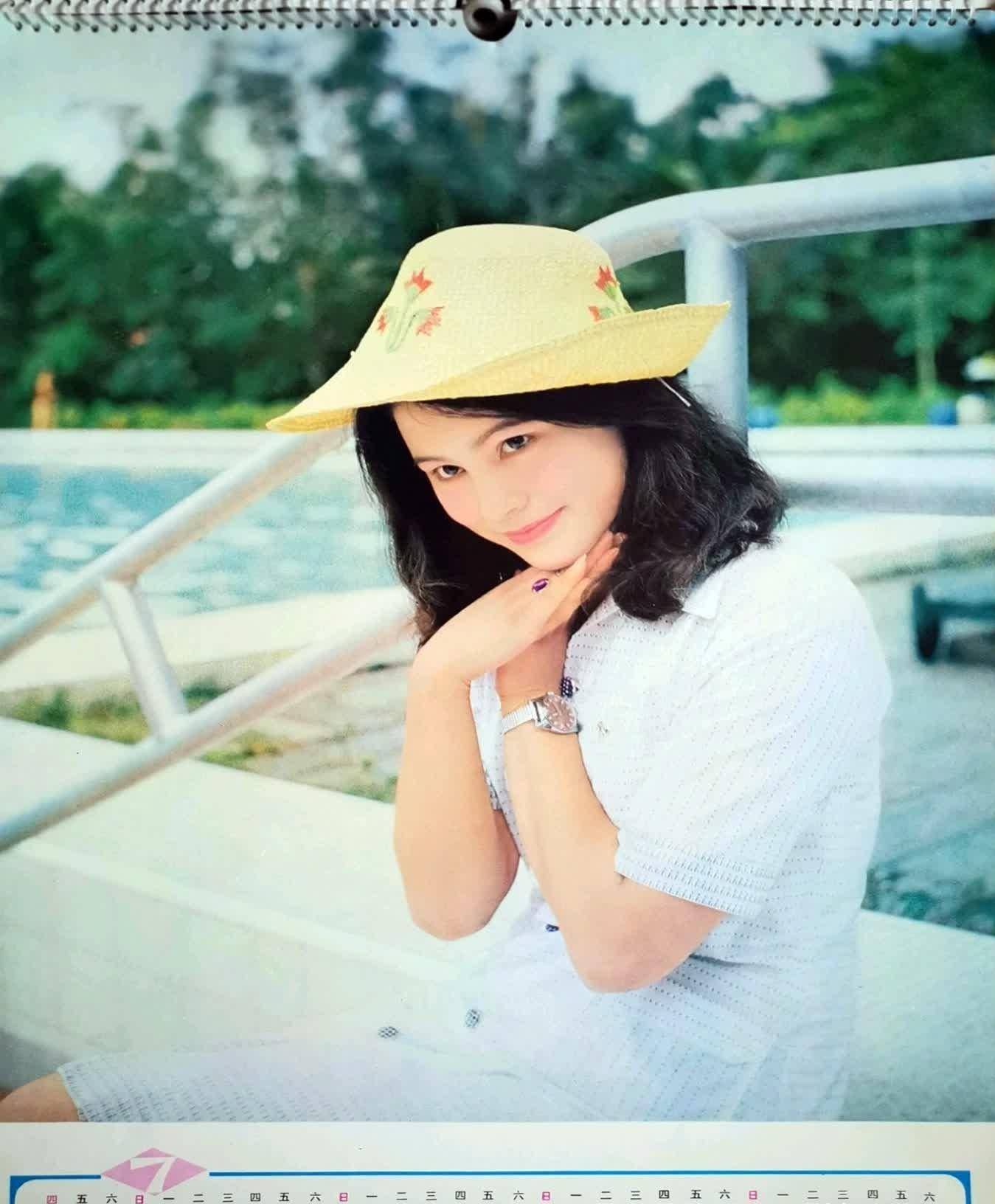 1982年女演员挂历,80年代的美女演员张瑜,林芳兵,王馥荔_封面_银幕