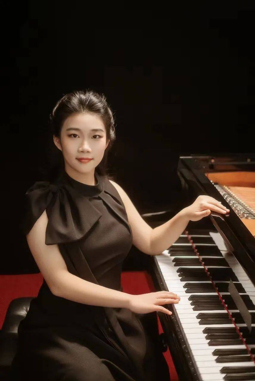 15岁天才少女李昕昱"致敬经典"钢琴独奏音乐会