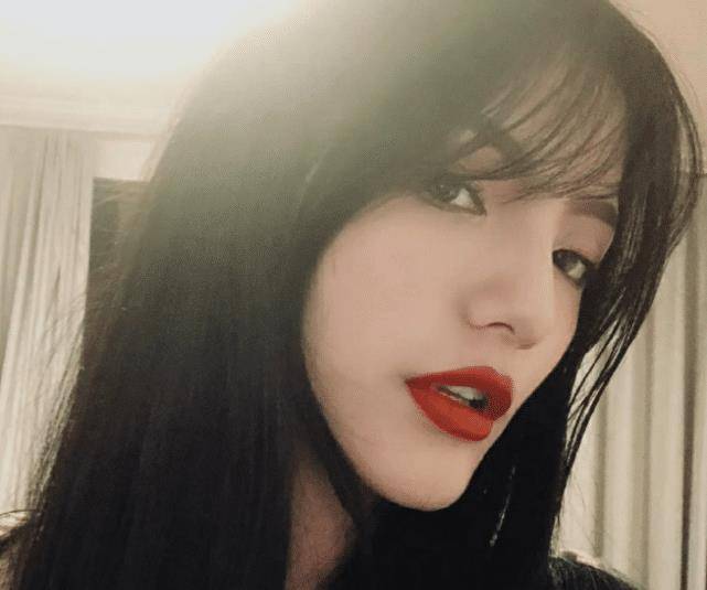 jonyj为何不晒老婆照片,对方正脸曝光那刻,换谁谁舍得晒啊_漂亮_感觉