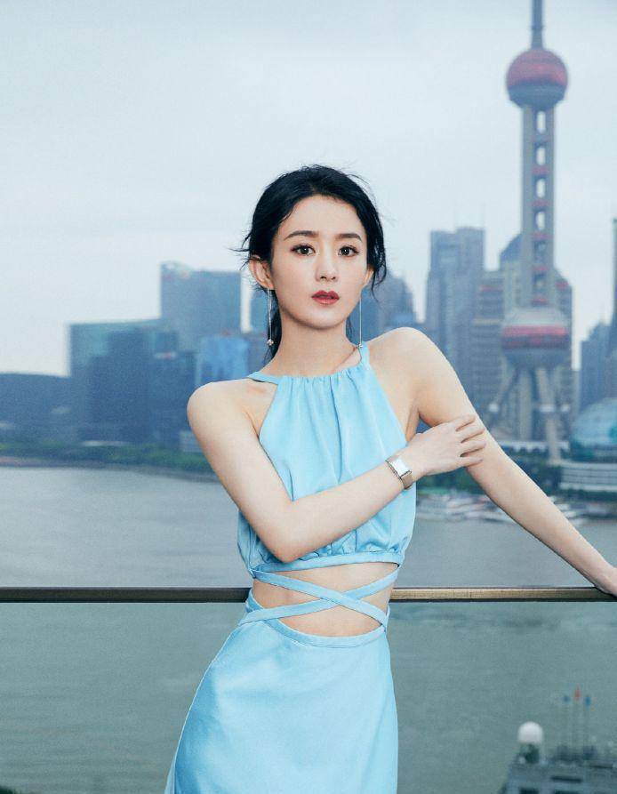 赵丽颖产后现身,每次基本上都是捂得很严实,但是身材上毫不吝啬,紧身