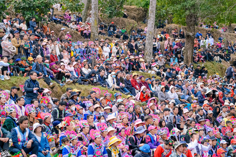 楚雄永仁:千年赛装盛会上演彝族"时装秀"_活动_服装_县委宣传部