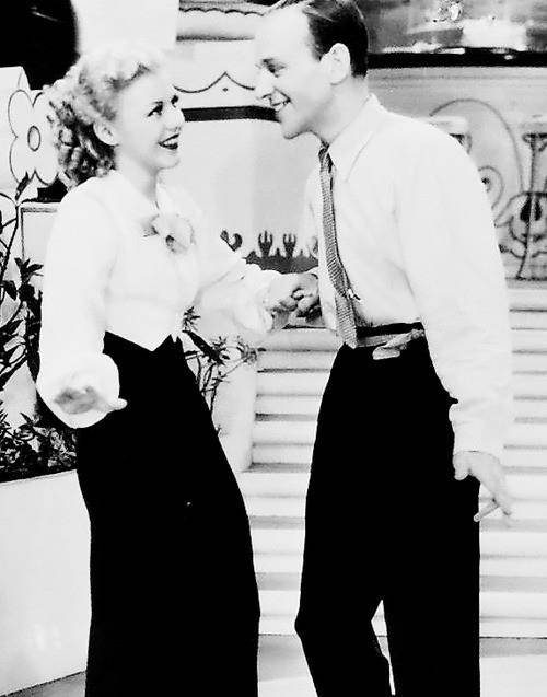 妻子将情人藏家里10年,丈夫从未察觉,不料被邻居发