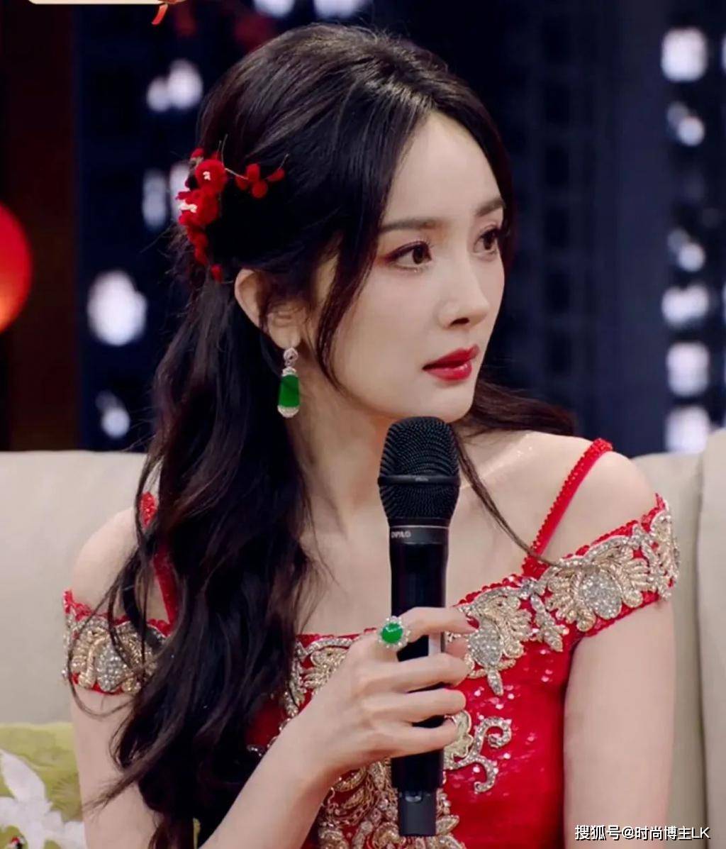 杨幂春晚大出风头!