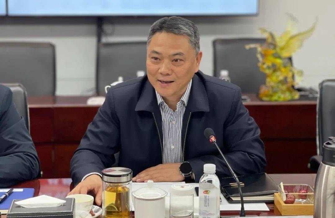 会上,国家电投湖北公司党委书记,董事长邹振宇对陆永华董事长一行的到