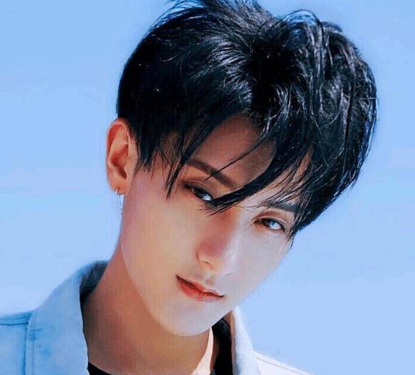 黄子韬拍戏时的二维码被粉丝扫描,添加好友后傻眼,我没看错吧?