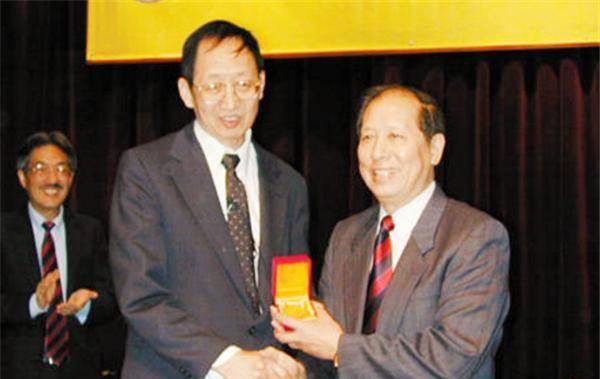 崔琦:12岁走出农村,到美国获得"诺奖",为何晚年后悔了?