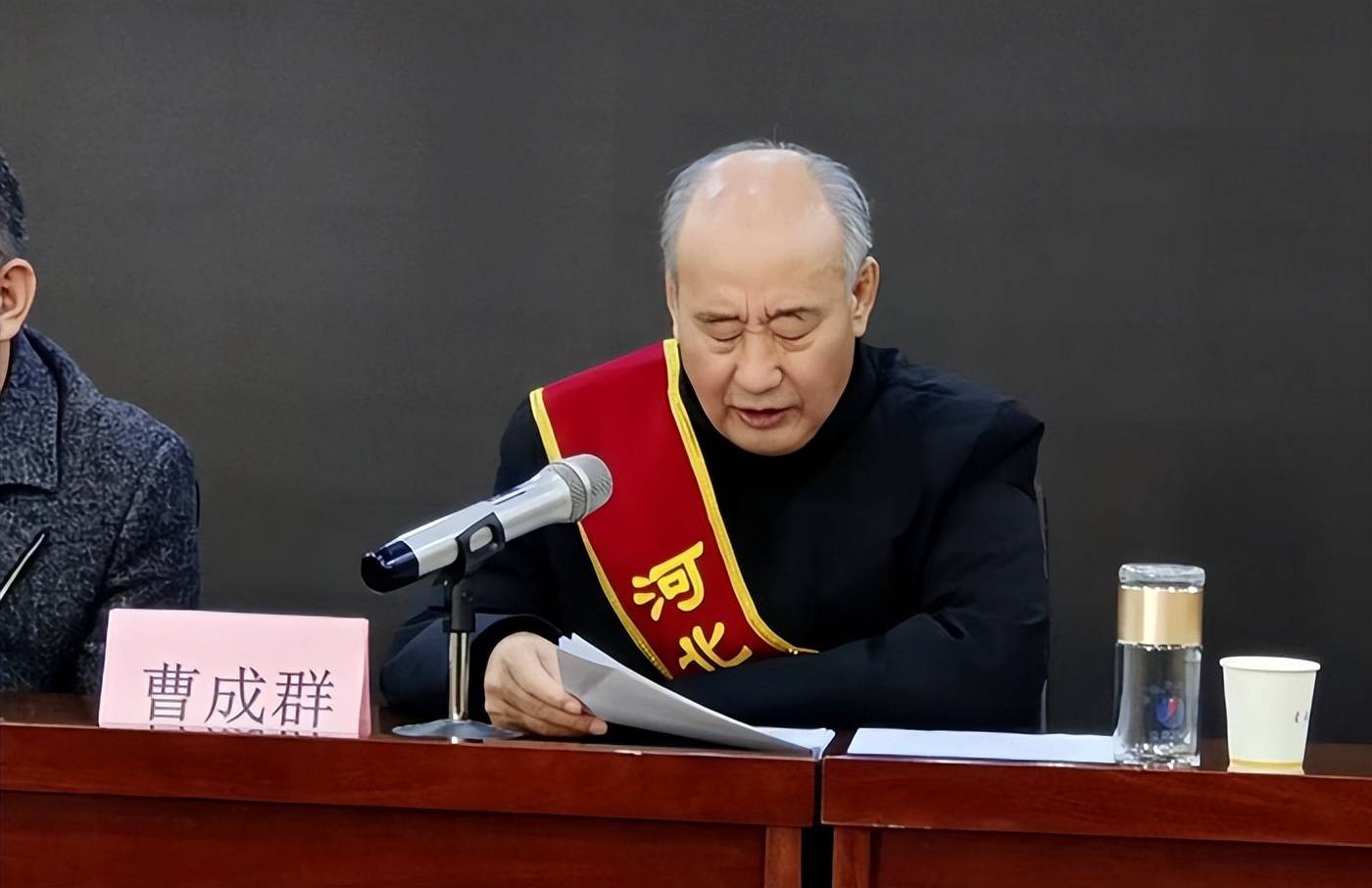 学校开展"见证家乡发展 热爱大美鹿泉"主题教育活动_曹成群_红色_全体