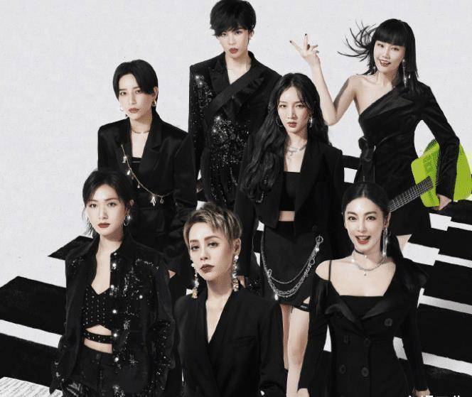 孟佳与姐姐们聊英文名,当张雨绮说出之后,有谁注意到她们的表情_名字